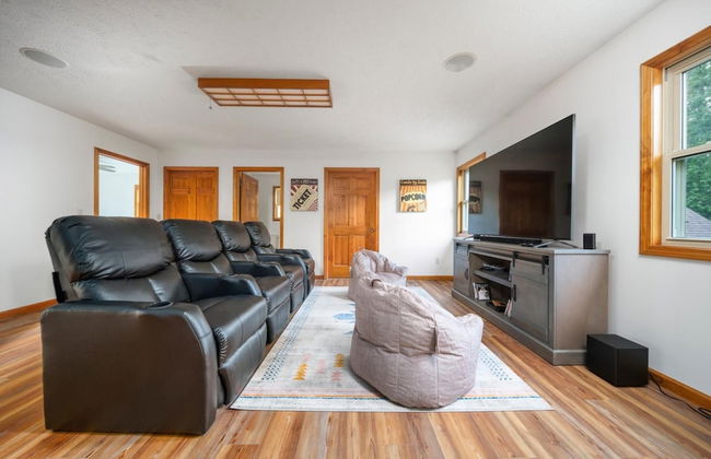 Firefly Lodge! Boardman River! Hot Tub! Woodstove! - Foto 2