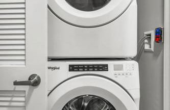 Luxury by the Beach with Pool, Gym, Game Room - Photo 22