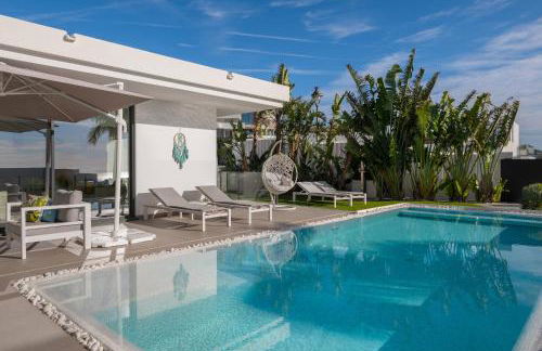 4-Bedroom Modern Villa with Sea View - Photo 10