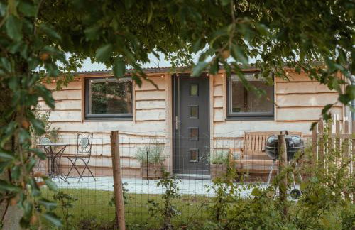 Rose Hideaway - Photo 1