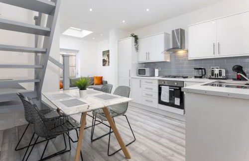 Flatzy - Modern 3 Bedroom Home in City Centre - Foto 14