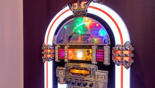 PRIME City Centre Location, THE JUKE BOX SUITE, Secure Gated FREE Parking Space, Unique STYLISH Apartment, AIR CONDITIONING & Two Bathrooms - Foto 2