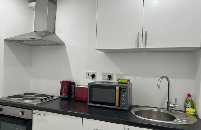 Luton Excellent 1 bed Apartment With Living Room - Photo 20