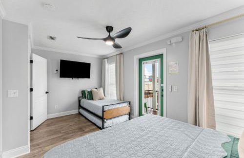 PCB Sleeps 22! 2 Homes, 2 Pools, 2 Mini Golf - Foto 47