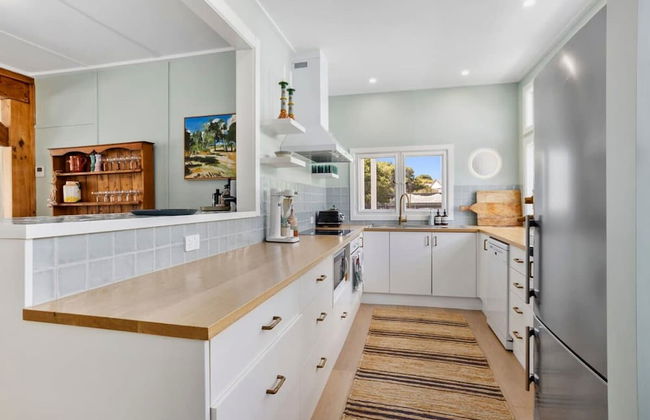 Portsea Paradise Pool and Tennis Court - Photo 13