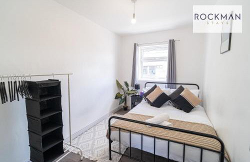 Ten Cromwell - FREE PARKING - Spacious 3 Bedroom Contractor Home - Central Grays Close to Station and Shops - Fast Wi-Fi - Long Term Stays - Foto 2