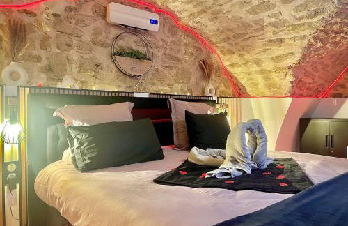 Secret LoveRoom - SpaBalnéo, Lit King Size, CLIM, Chic, calme et discret, 2 personnes - Foto 18