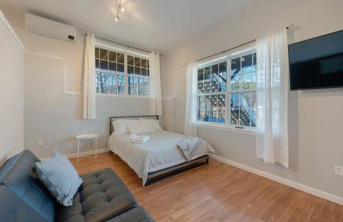 Lakefront Home with Private Beach Access & Hot Tub - Foto 50