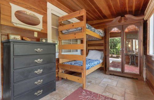 Cozy Riverfront Cabin Just Steps to the Russian River with Beach Access & Wood Stove - Foto 38