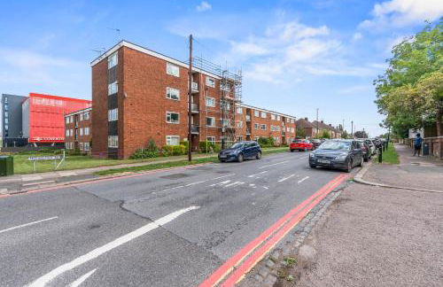 OPK STAYS - Stylish 2 bed Coventry train Station Apt, City Centre, Sleeps 4, FREE Parking, Free Netflix - Foto 22