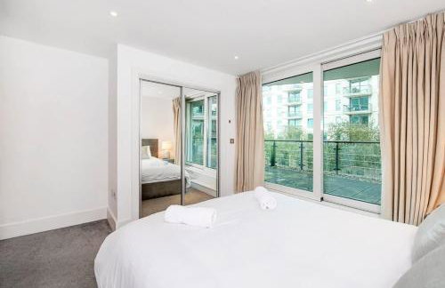 Central 2 bed with Large Terrace - Photo 8