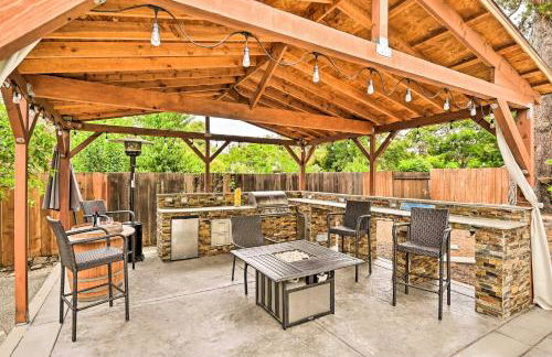 Bright Concord Home with Amenity-Packed Patio! - Foto 1