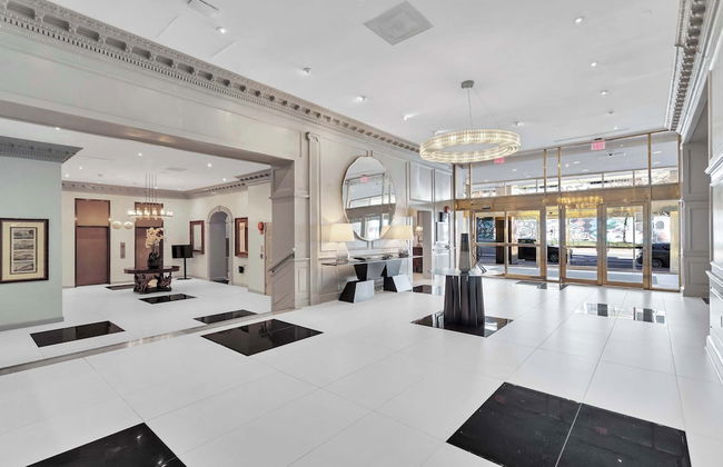 Convenient Apt Near Airport - Photo 2