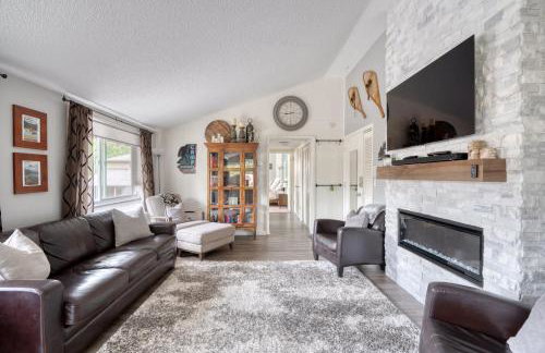 Mt Hood Village Condo - Cozy Retreat with Fireplace - Foto 1