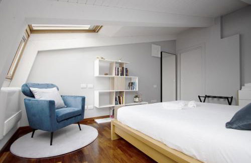 Penthouse with Patio & 2 Baths, 10 Min to Duomo - Foto 17