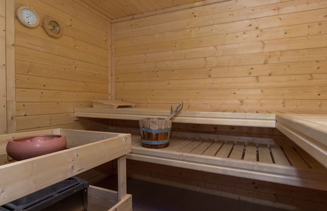 Spacious Holiday Home in the Ardennes with Sauna & Hot Tub - Photo 22
