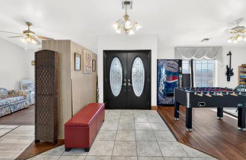 4BR Desert Oasis near Valley and Vegas - Foto 7