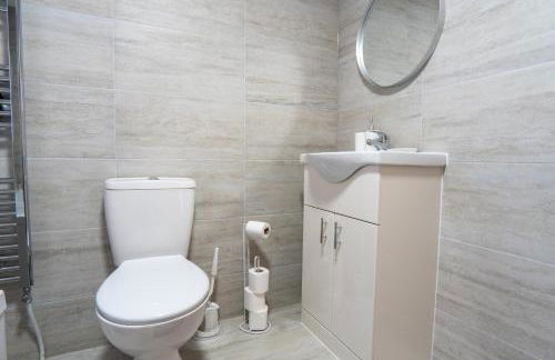 Heartland House, 7 Spacious Bedrooms Sleeps 4 plus, near NEC, JLR,BHX - Foto 25