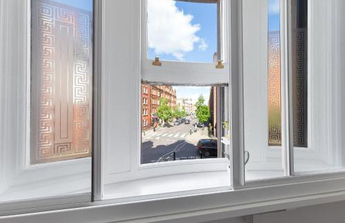 INTERIOR-DESIGN Apartment with HUGE Terrace - Photo 35