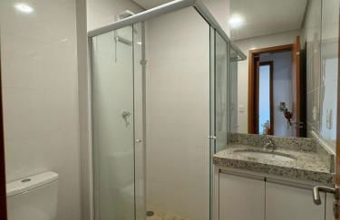 Apartamento novo a 350 m da praia das Toninhas em Ubatuba - 2 dormitórios sendo 1 suite, piscina, varanda gourmet com churrasqueira, ar condicionado, cozinha completa, garagem privativa - Foto 9