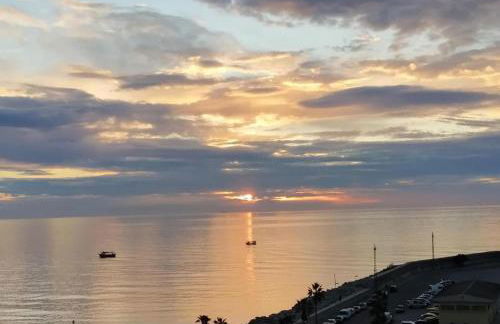 Precioso apartamento 1ª linea playa con piscina - Photo 11