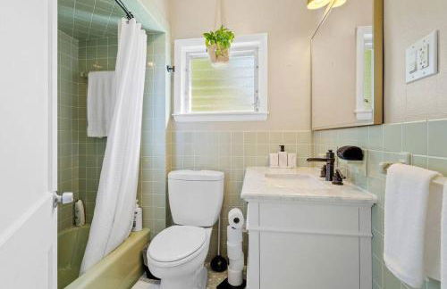 AC 6BR 2BA Quiet Retreat Central Location - Foto 31