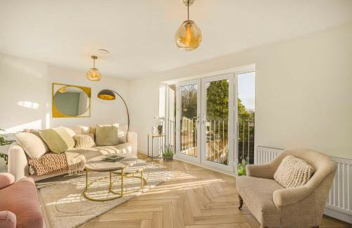 Luxury Mottram Peak District Townhouse with EV Charger - Foto 1