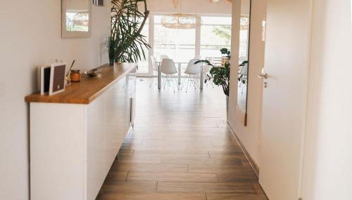 Lichtdurchflutete Wohnung mit großer Dachterrasse - Foto 2