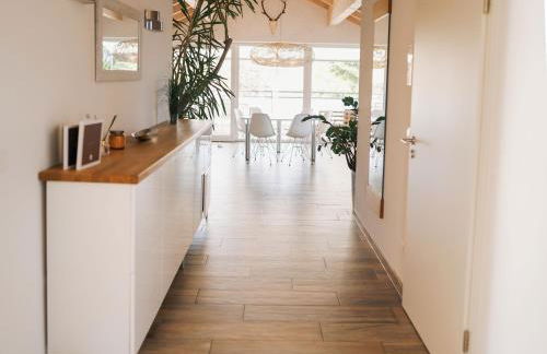 Lichtdurchflutete Wohnung mit großer Dachterrasse - Foto 2