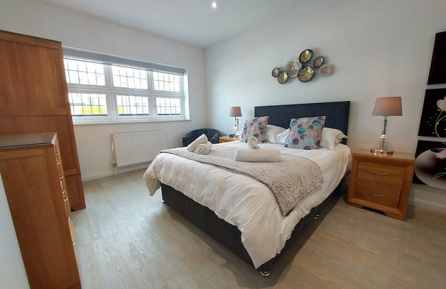 Meadow View Apartments are 2 and 3 bedroomed with private parking - Foto 43