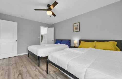 Cozy 2BR Escape close to Dining and Nightlife with WiFi - Foto 7