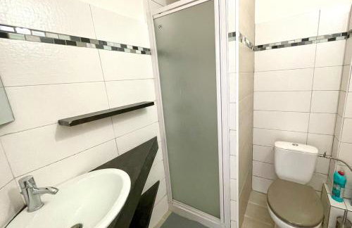 T2 Bleu Mer - Centre ville , Climatisé , 5 min de la plage et à 250m de la gare - Foto 16