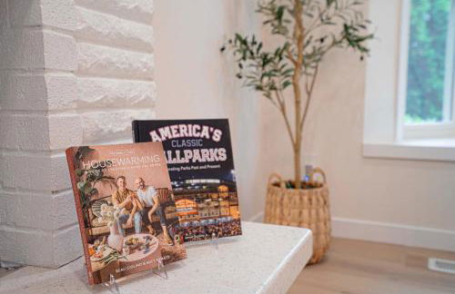 Spacious Modern Retreat w Game Room and Yard - Foto 5