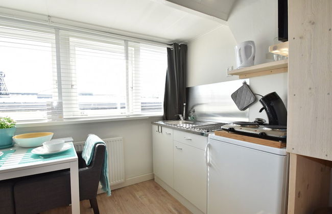 Elegant Studio Near Beach - Photo 4