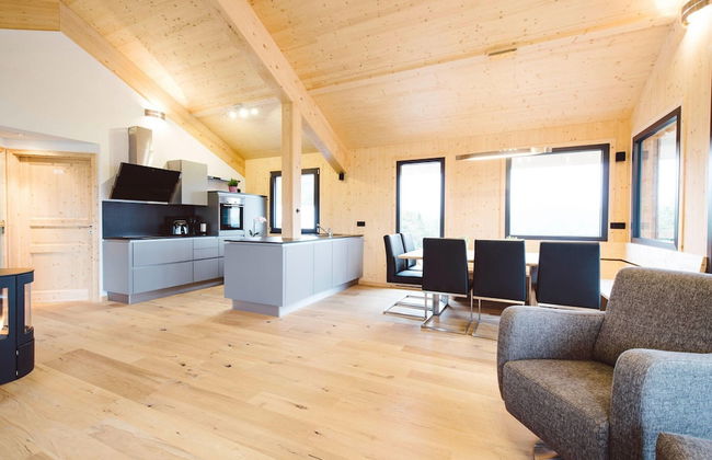 Chalet in Alps Near Ski Slopes With Jacuzzi - Photo 10