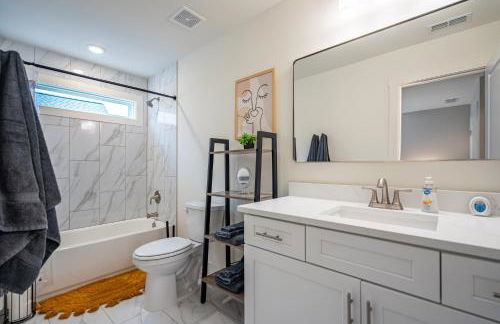 Modern Emerson retreat close to LakePoint Sports - Photo 31