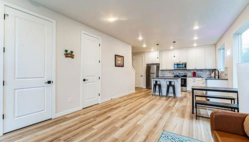 World Travel without leaving PDX - Foto 2