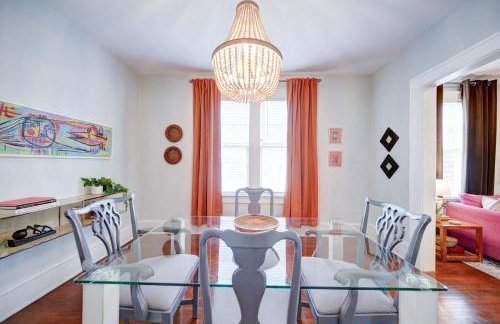 Retro 1BR in Elizabeth with Porch & Eclectic Design - Foto 13