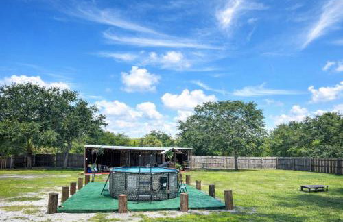 Family Country Retreat w Pool, Games & Fire Pit - Photo 10