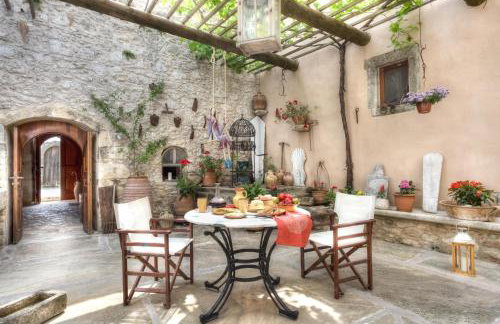 Nassibe Estate - Photo 26