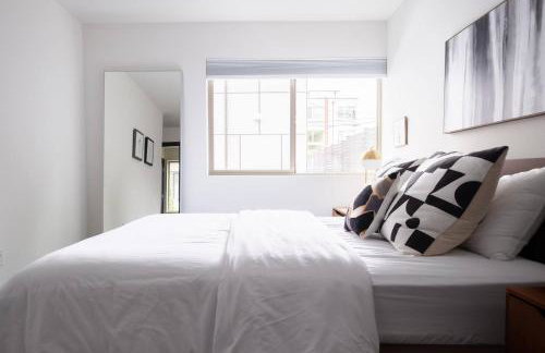 Designer Urban Retreat w Rooftop Deck & Fireplace - Foto 7