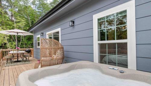 Luxury Modern Cabin with Hot Tub - Foto 3