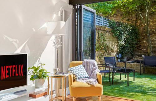 3 Bedroom Mews Home - Clapham Common - Free Private Parking - Sleeps 5 - Newly Refurbished - Sweetpea & Pillow Properties - Foto 5