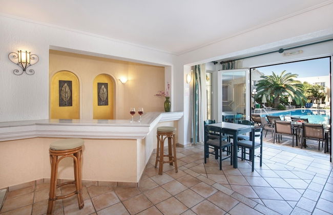 Hotel Castle Suites - Photo 24