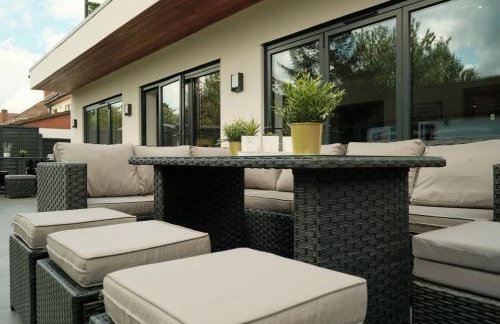 Modern Spacious House - Sleeps 16, Free Parking, Sun Terrace - Foto 43