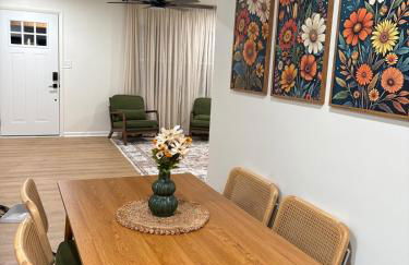 Modern 3 bedroom home downtown Forest city outstanding backyard, pet friendly - Foto 21