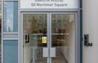 Sleek Apartment with Balcony - City Centre - Free Parking, Fast WiFi and 55'' Smart TV by Yoko Property - Foto 20