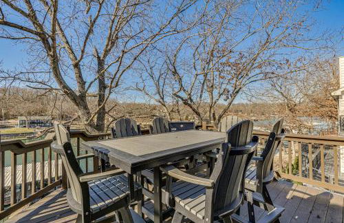 Waterfront Sunrise Beach Rental with Private Dock - Foto 7