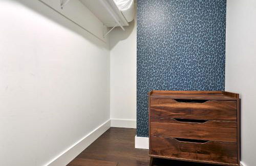 Upscale 12 South Penthouse with 2 Kings, Balcony 1 of 7 Themed Lofts at Cowrite, Find Coffee and Tacos Downstairs, Complimentary Spin Class, Walk to Shopping in 12 South, 10 Minutes to Broadway, Parking, 24 Hr Hospitality - Foto 17