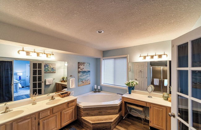 Lazy L at the Lake Chic 3 BDR Condo w/ Boat Slip - Photo 13